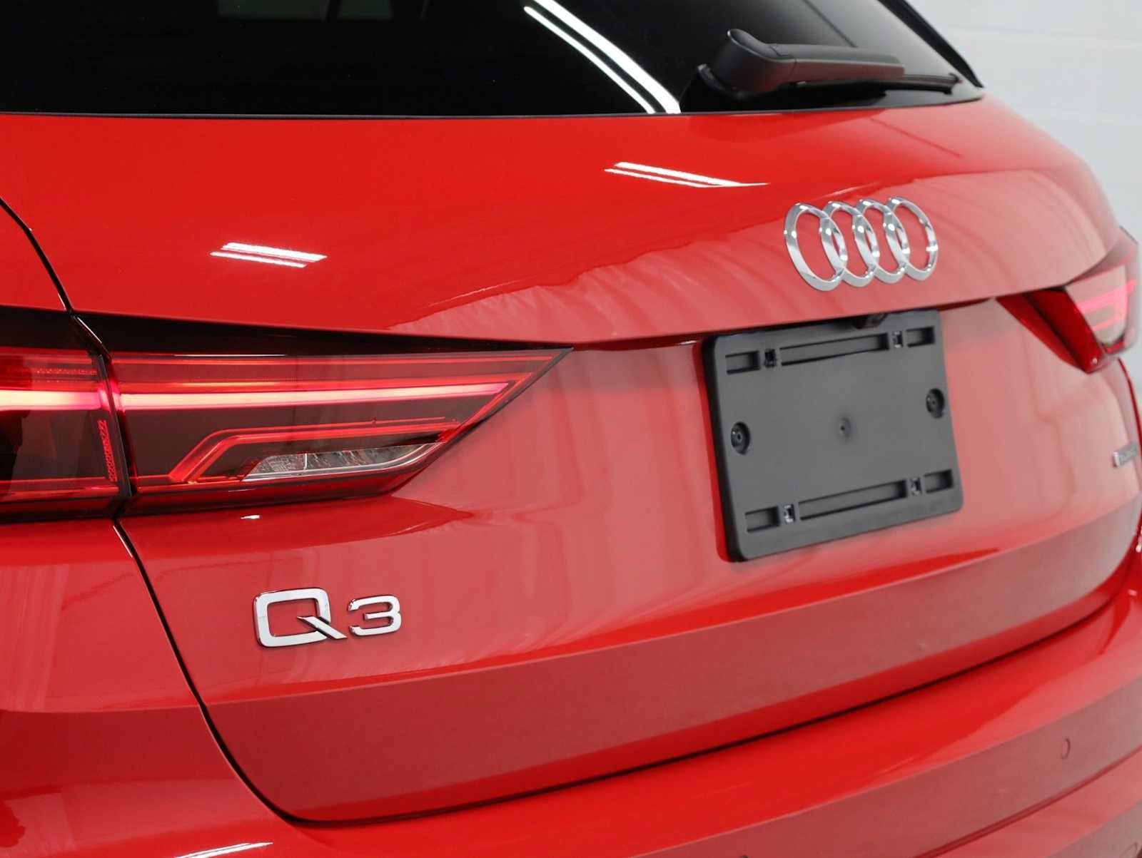 Certified 2025 Audi Q3 2.0T Premium w/ Convenience Package AWD/4WD image 8