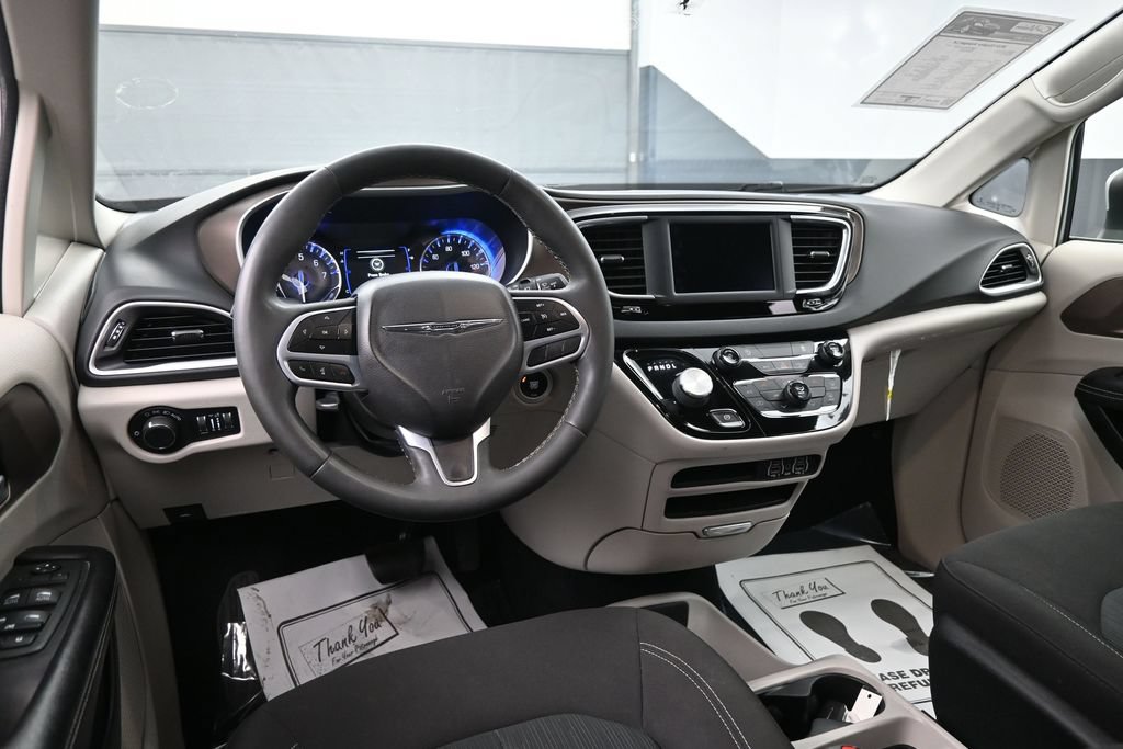 Used 2022 Chrysler Voyager LX FWD image 23