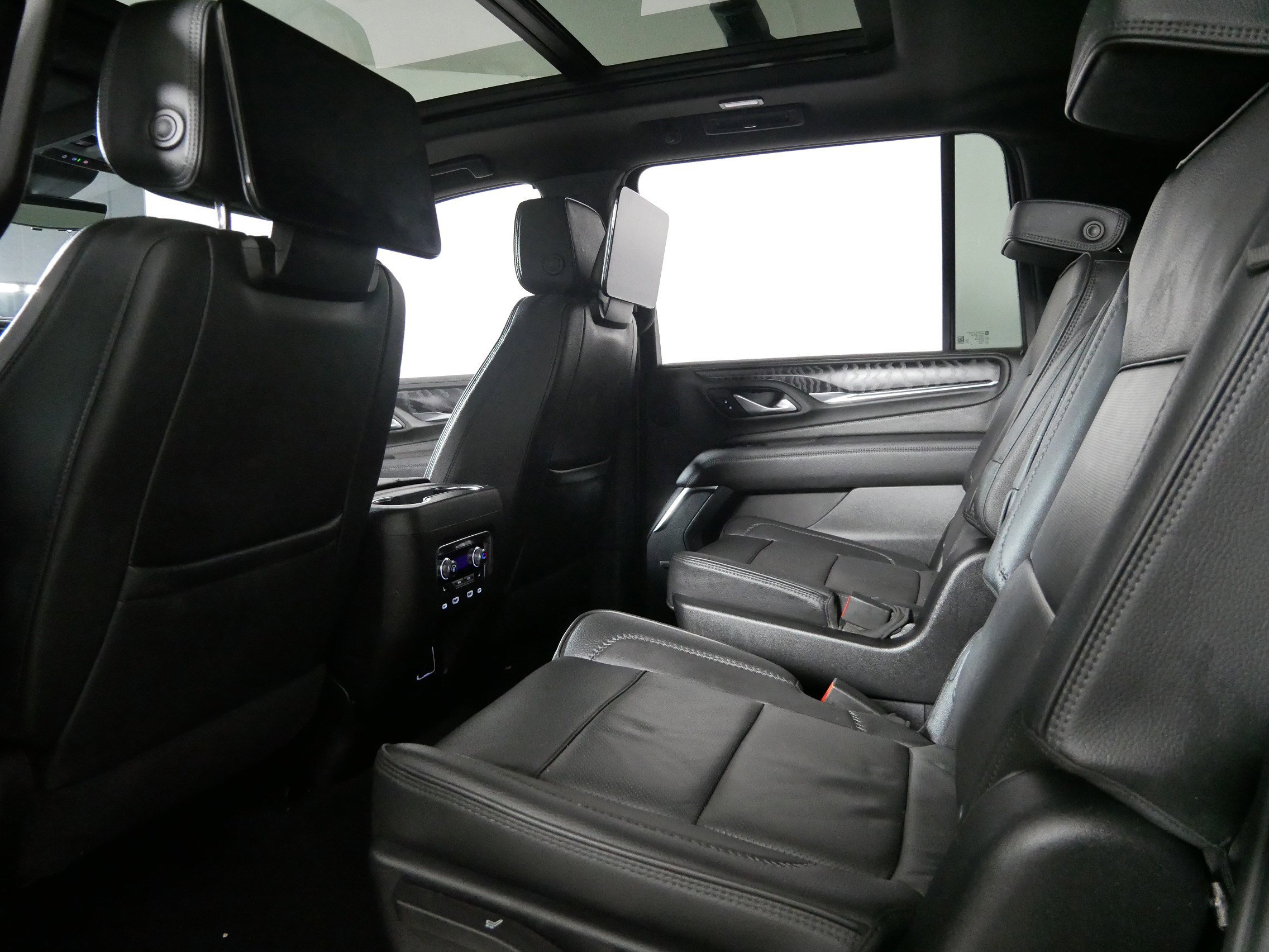 Used 2024 GMC Yukon XL Denali w/ Advanced Technology Package image 32