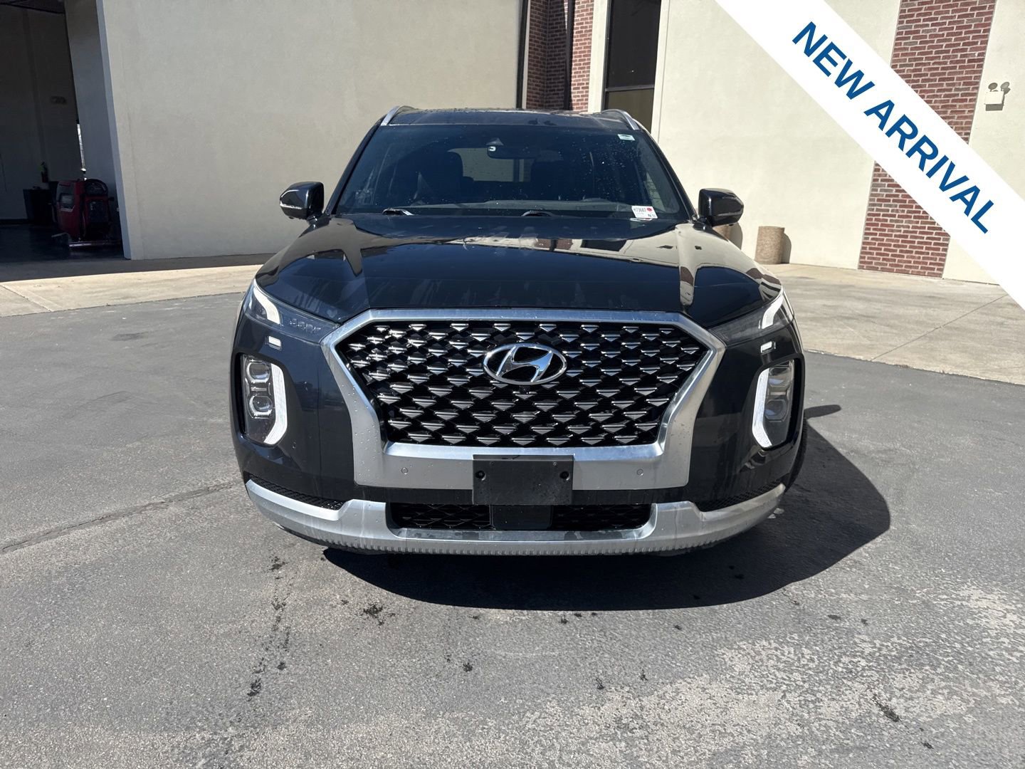 Used 2021 Hyundai Palisade Calligraphy image 2