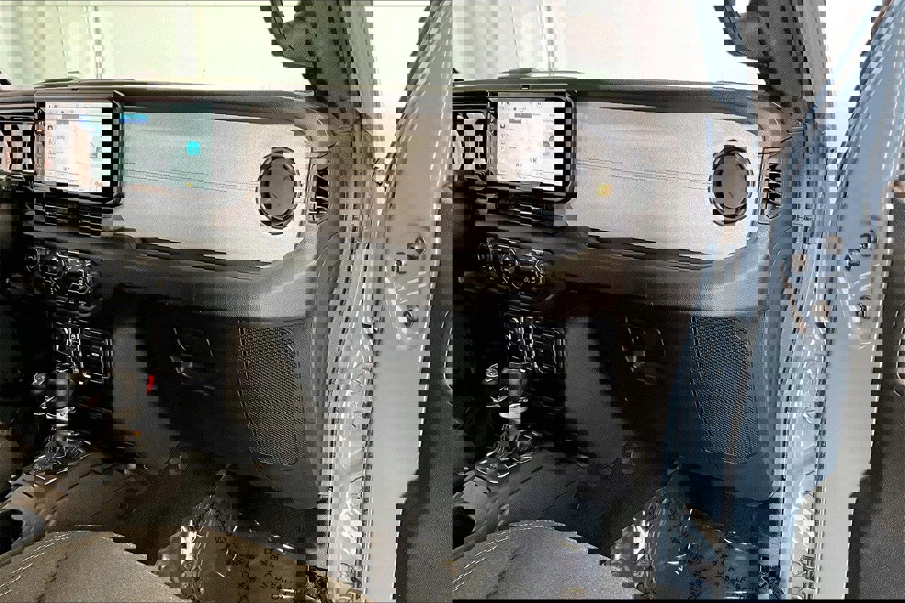 Used 2024 Jeep Wrangler Sport S image 16