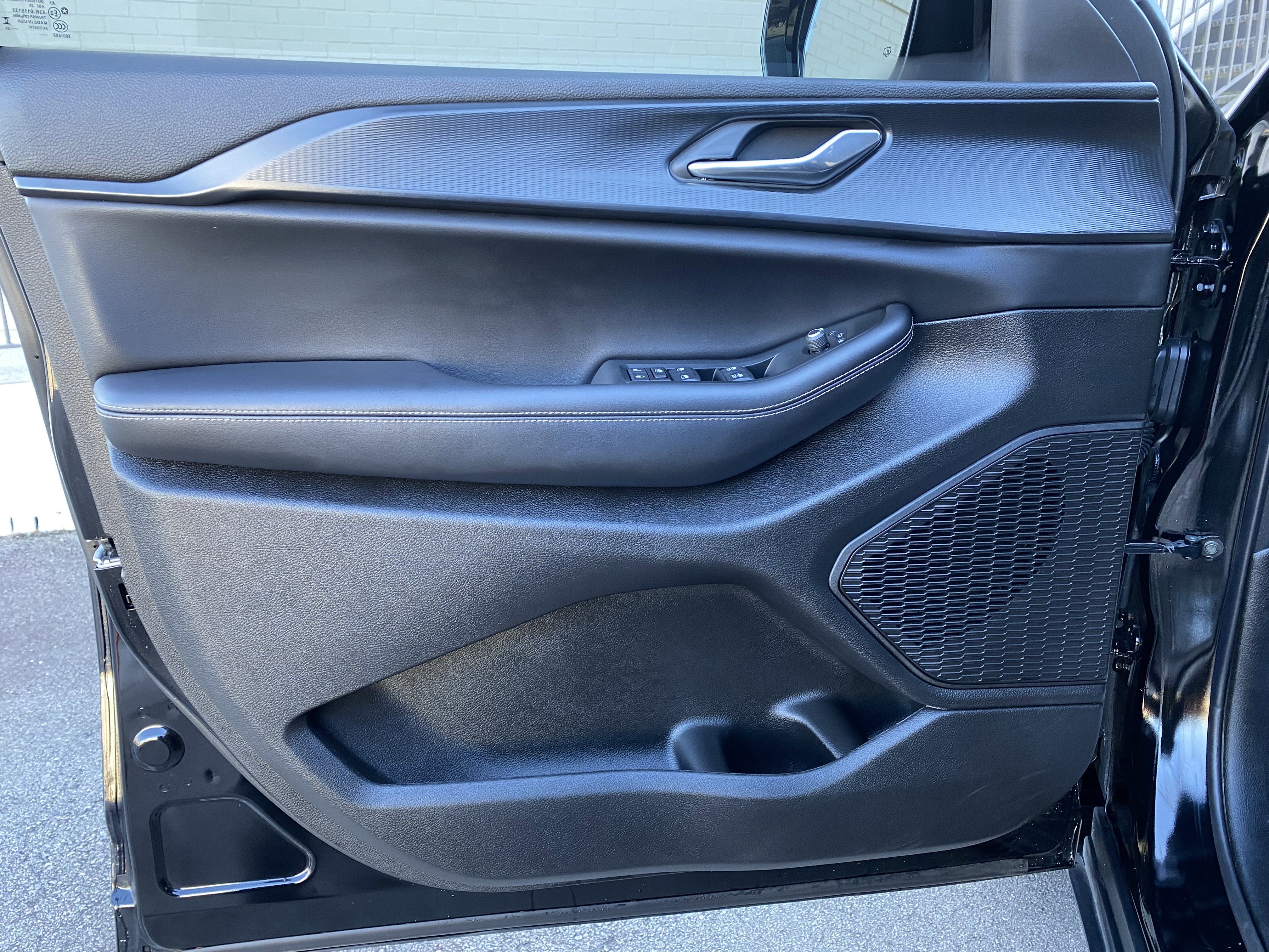 Used 2025 Jeep Grand Cherokee Altitude image 15