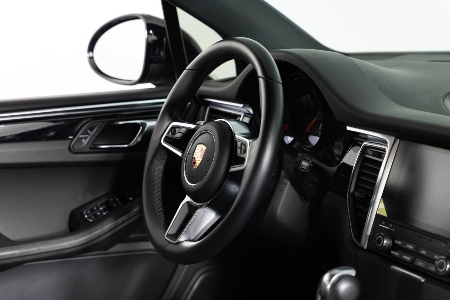 Used 2017 Porsche Macan AWD/4WD image 24