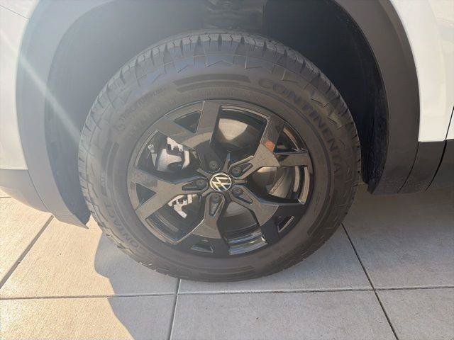 New 2024 Volkswagen Atlas Peak Edition SE AWD/4WD image 9