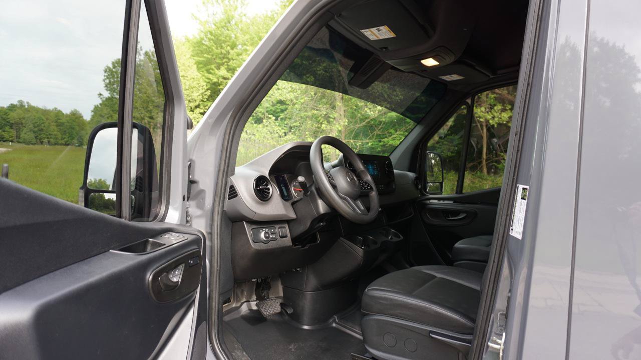 Used 2024 Mercedes-Benz Sprinter 2500 image 14