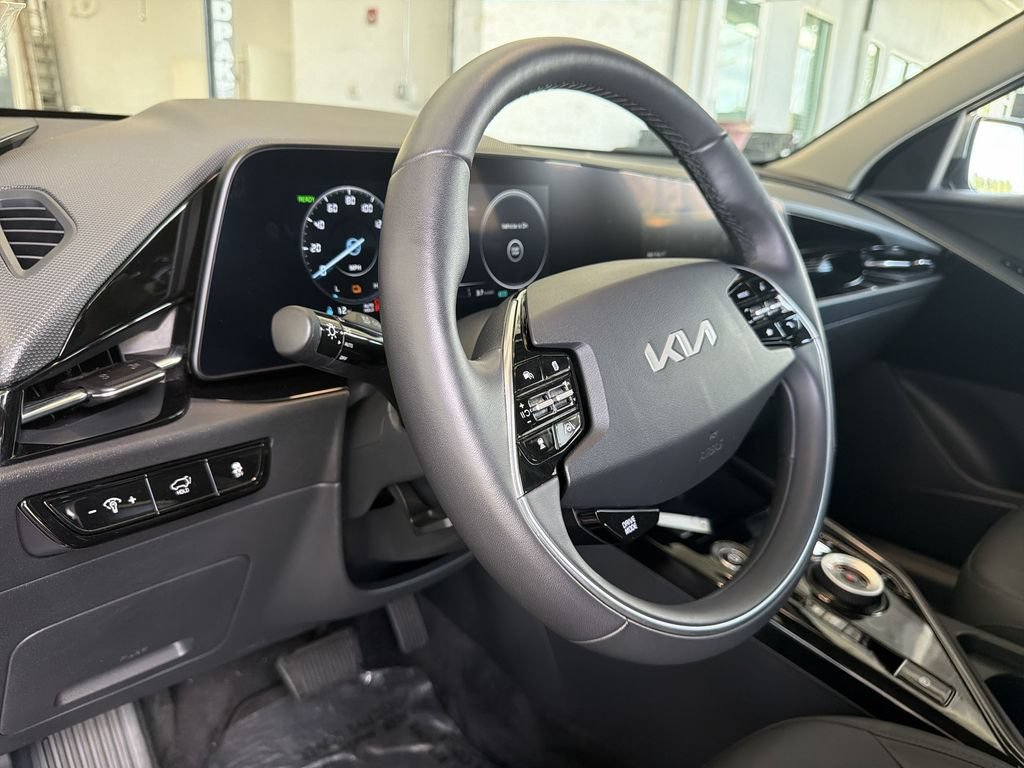 Used 2024 Kia Niro Wind w/ Wind Preserve Package FWD image 11