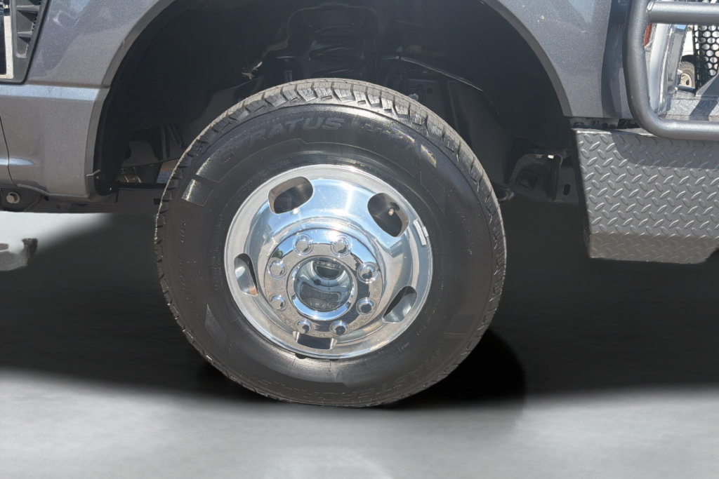 Used 2025 Ford F350 Lariat AWD/4WD image 16