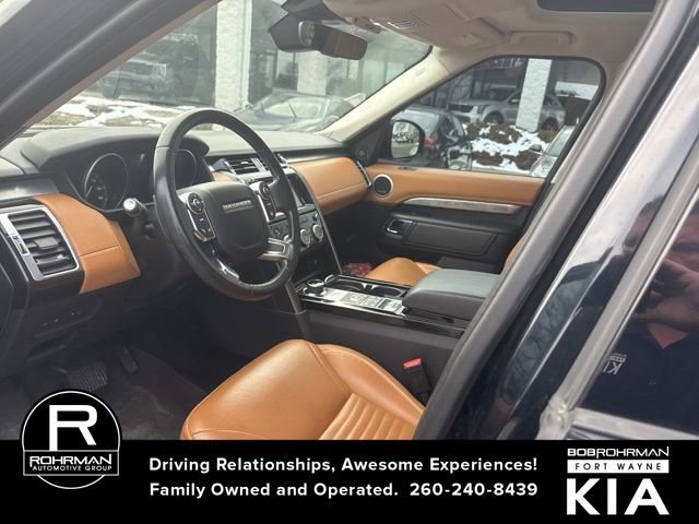 Used 2017 Land Rover Discovery First Edition image 9