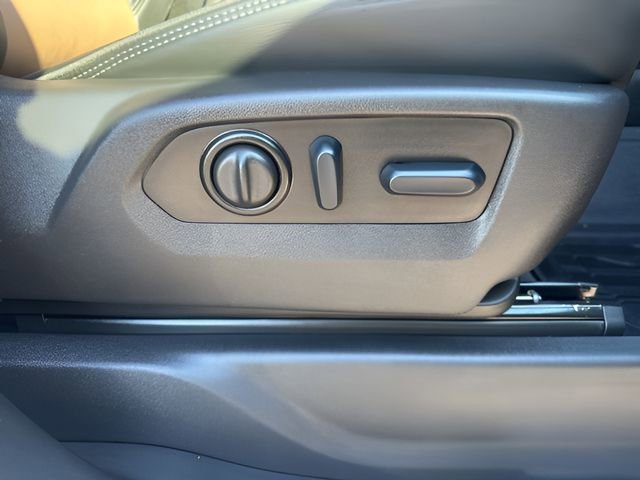 Used 2023 Chevrolet Silverado 2500 High Country AWD/4WD image 28