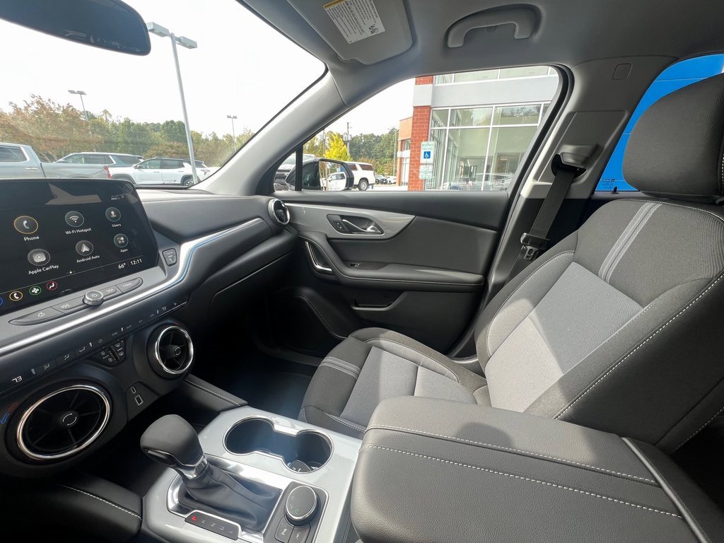 New 2025 Chevrolet Blazer LT w/ Midnight/Sport Edition image 12