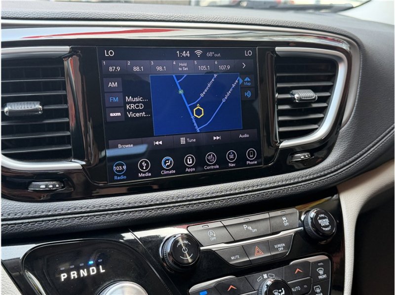 Used 2018 Chrysler Pacifica Limited FWD image 41