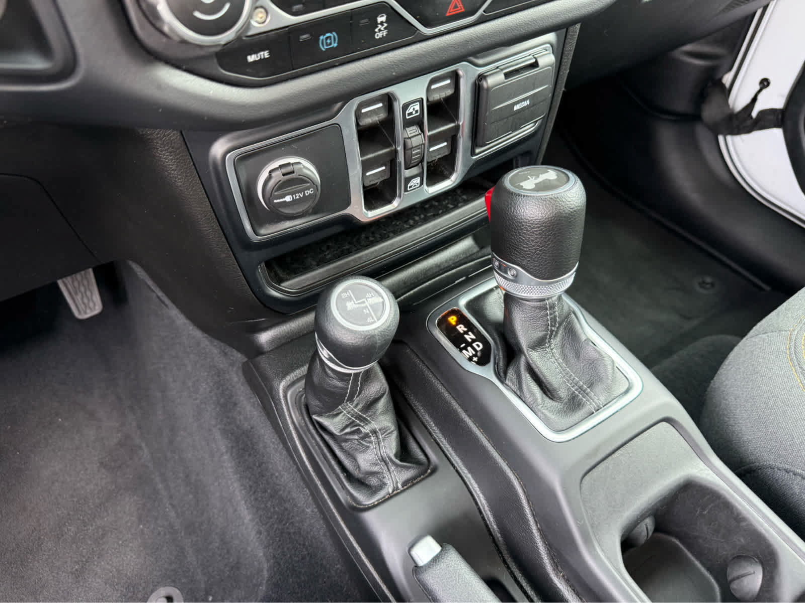 Used 2024 Jeep Wrangler Unlimited Sahara AWD/4WD image 18