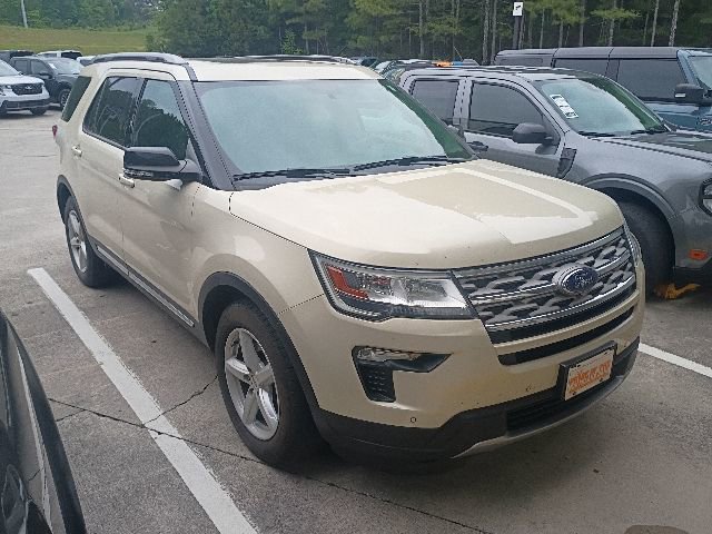 Used 2018 Ford Explorer XLT w/ Equipment Group 202A FWD image 3
