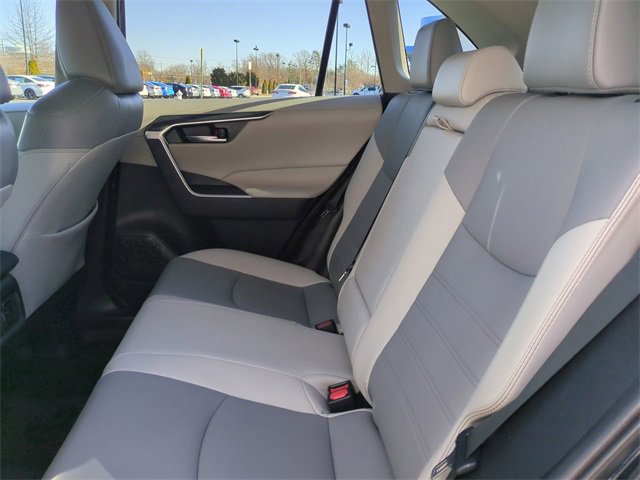 Used 2021 Toyota RAV4 XLE Premium image 14