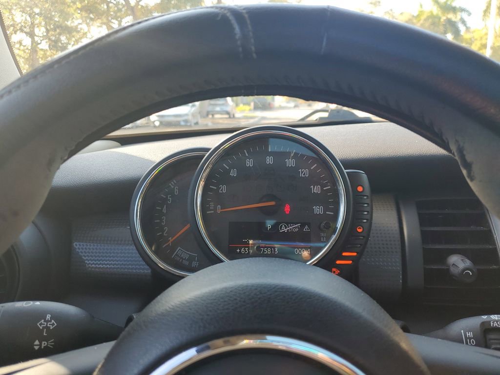 Used 2017 MINI Cooper 4-Door Hardtop image 19