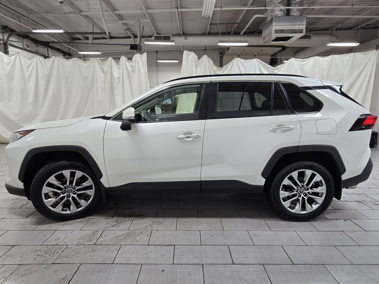 Certified 2019 Toyota RAV4 Limited w/ Advanced Technology Package image 14