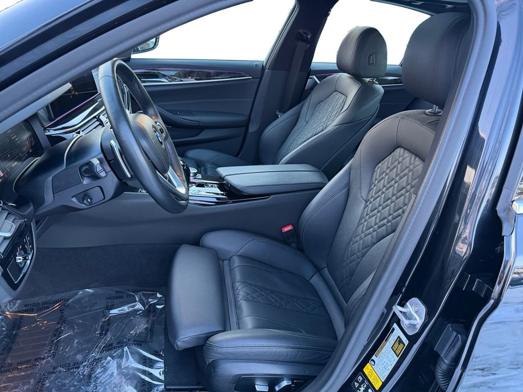 Used 2022 BMW 530i xDrive w/ Premium Package image 9