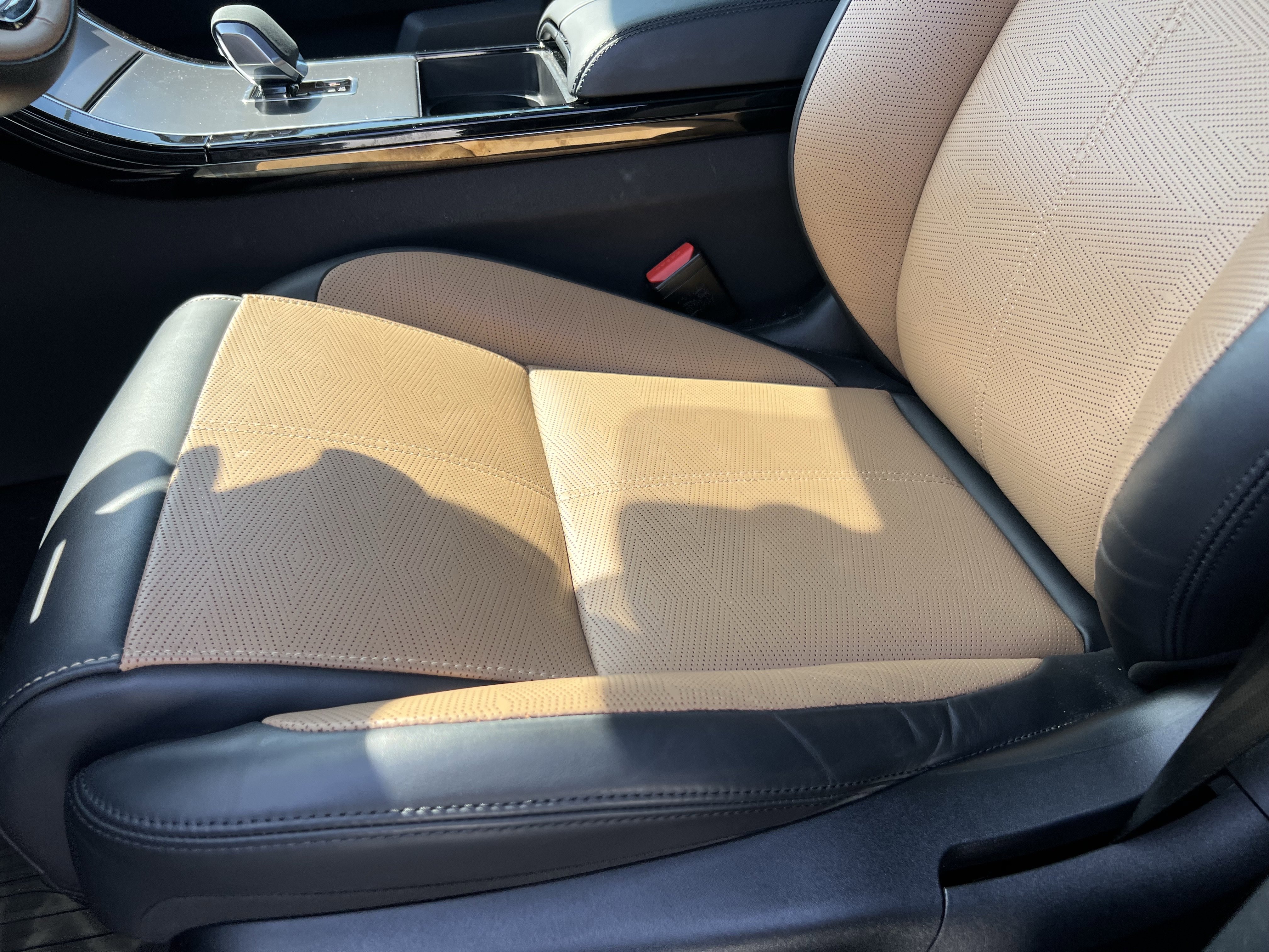 Certified 2025 Land Rover Range Rover Velar Dynamic HSE AWD/4WD image 17