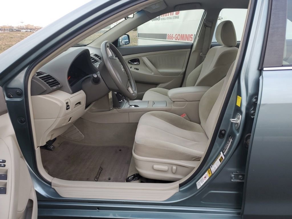 Used 2011 Toyota Camry LE image 13