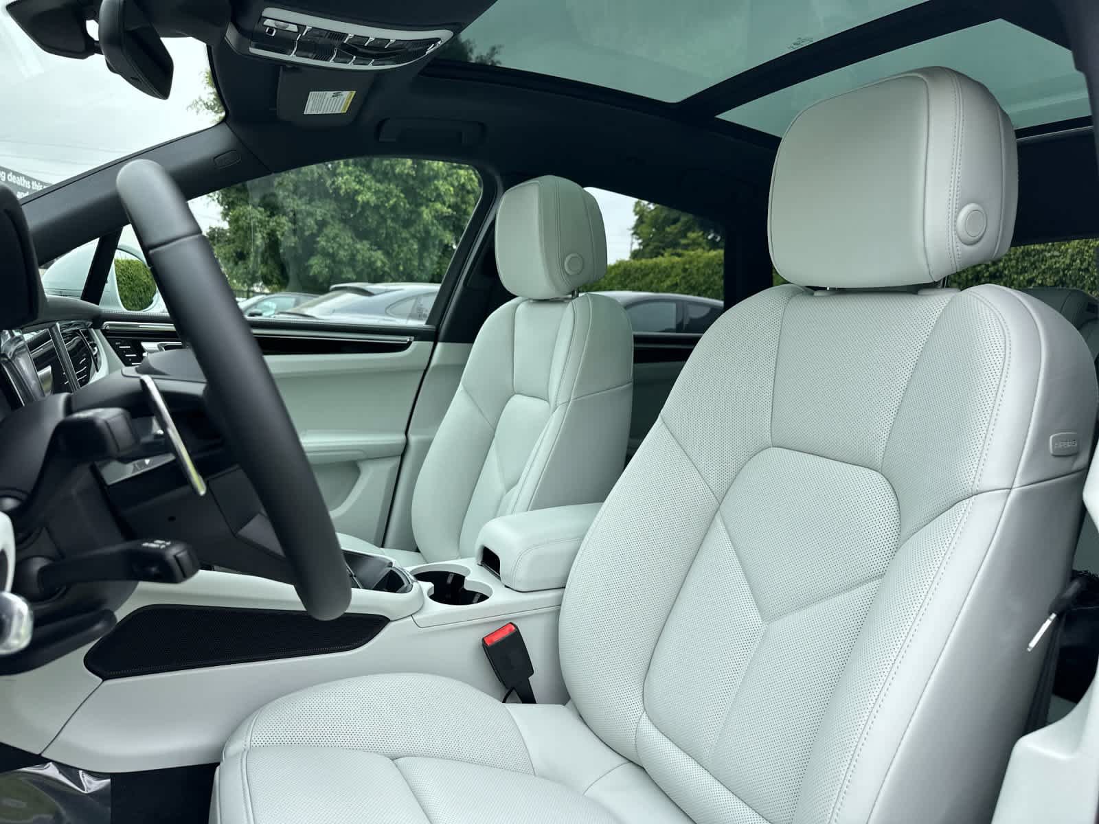 New 2026 Porsche Macan AWD/4WD image 5