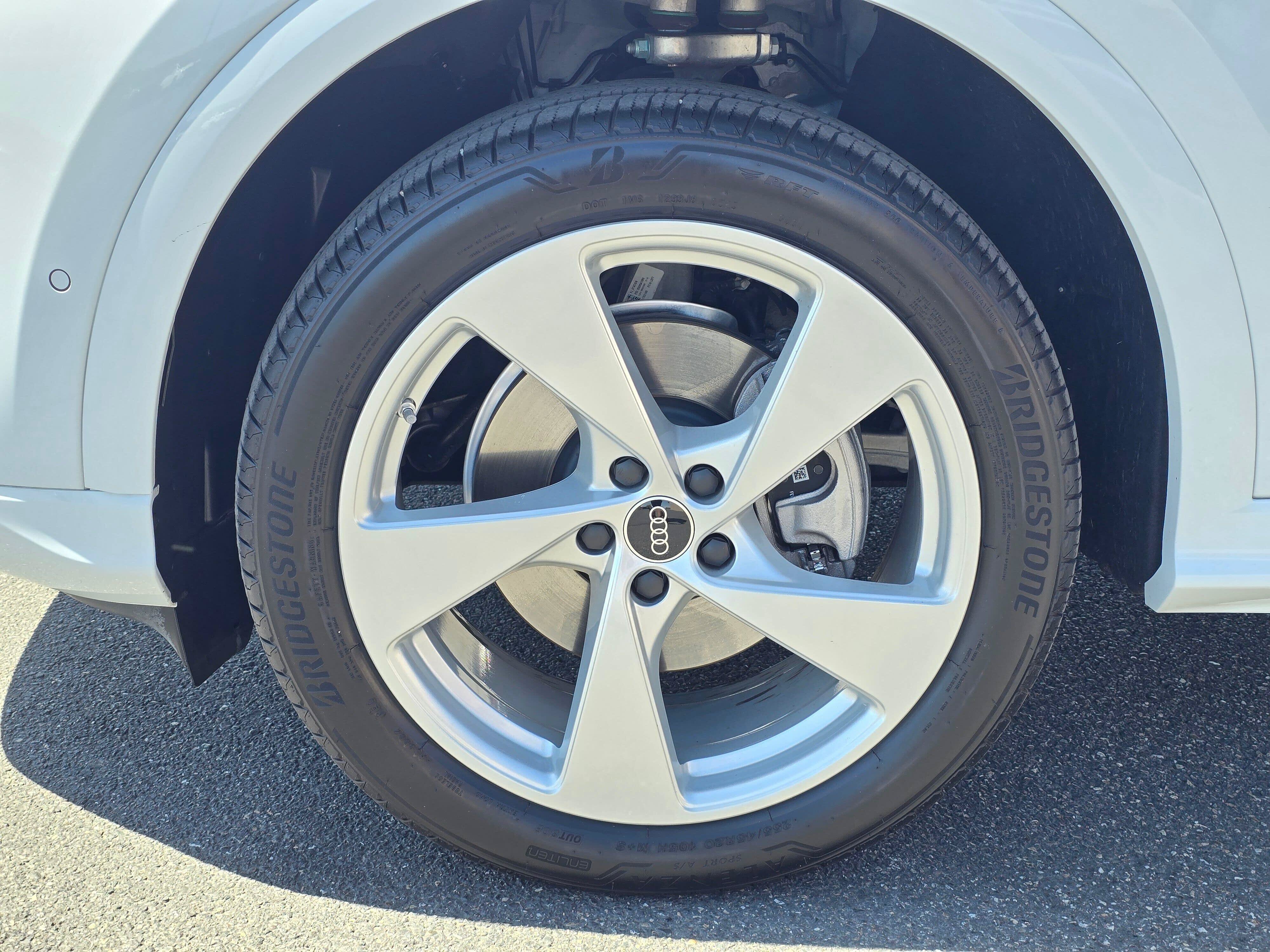 Certified 2025 Audi Q5 Premium Plus w/ Premium Plus AWD/4WD image 8