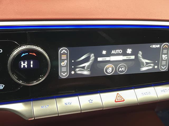 Used 2025 Genesis GV70 3.5T Sport image 8