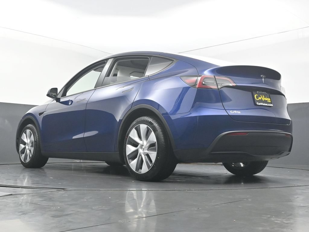 Used 2024 Tesla Model Y 2WD image 44