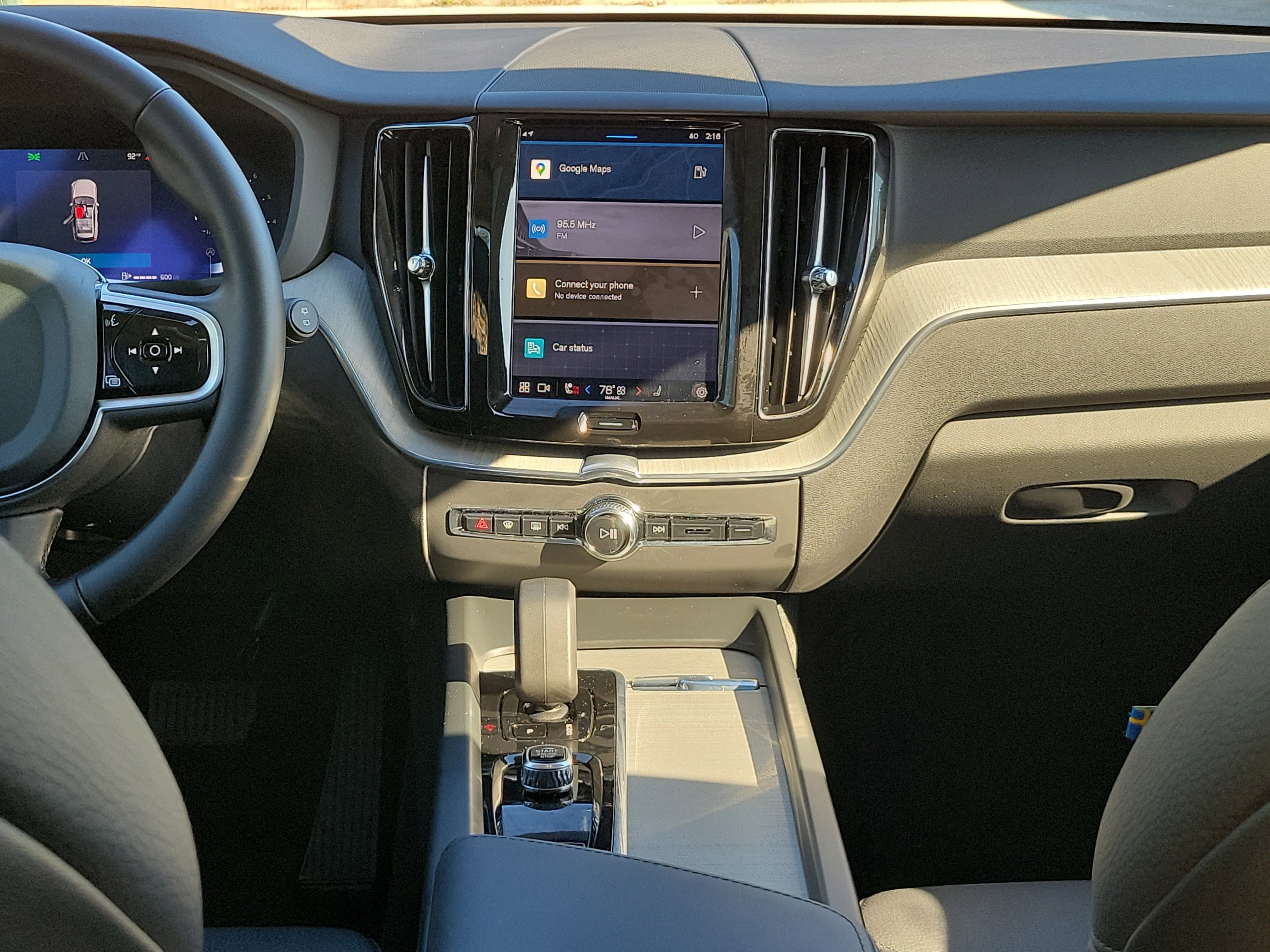 Used 2025 Volvo XC60 B5 Plus image 30