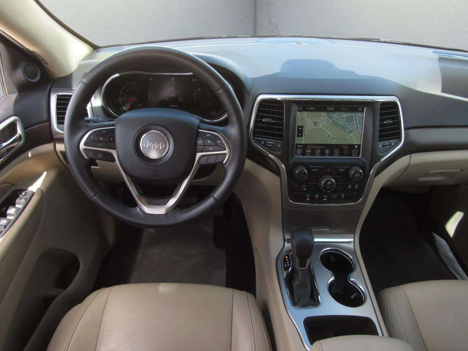 Used 2018 Jeep Grand Cherokee Laredo RWD image 17