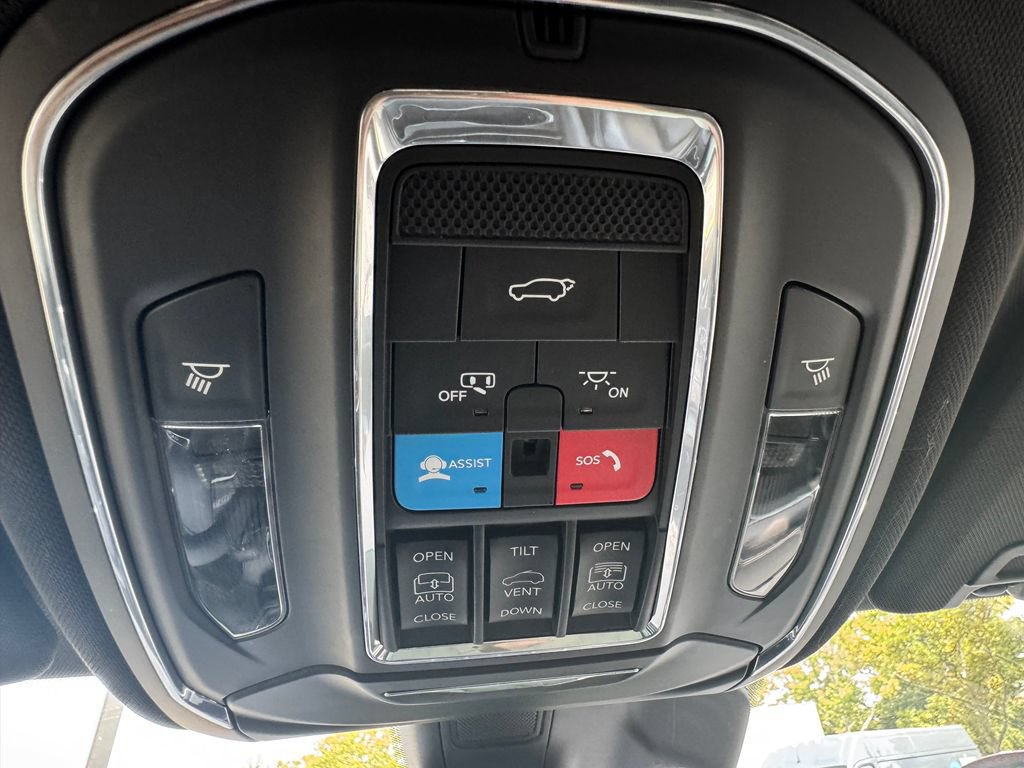 Used 2024 Jeep Grand Cherokee L Limited w/ Luxury Tech Group II AWD/4WD image 29