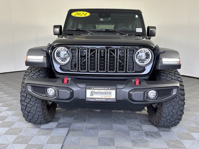 Used 2024 Jeep Wrangler Unlimited Rubicon w/ Technology Group AWD/4WD image 3