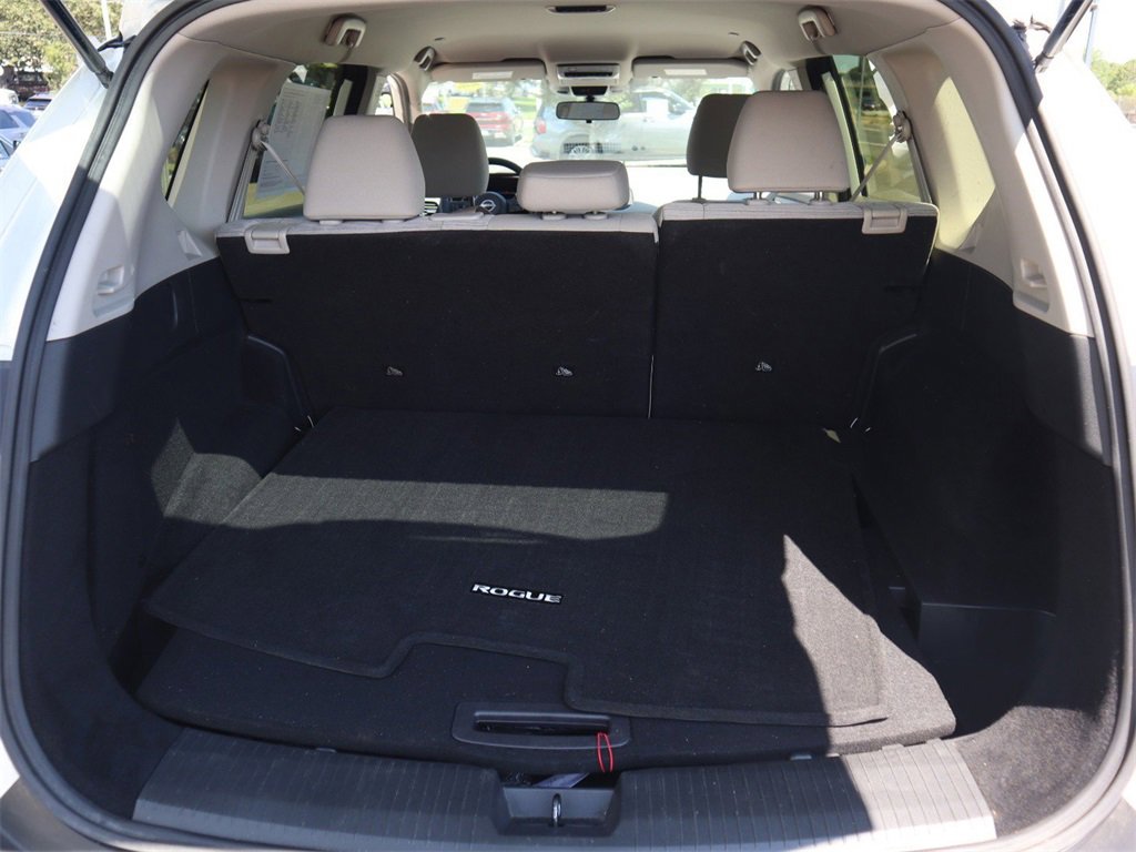 Certified 2023 Nissan Rogue SV image 30