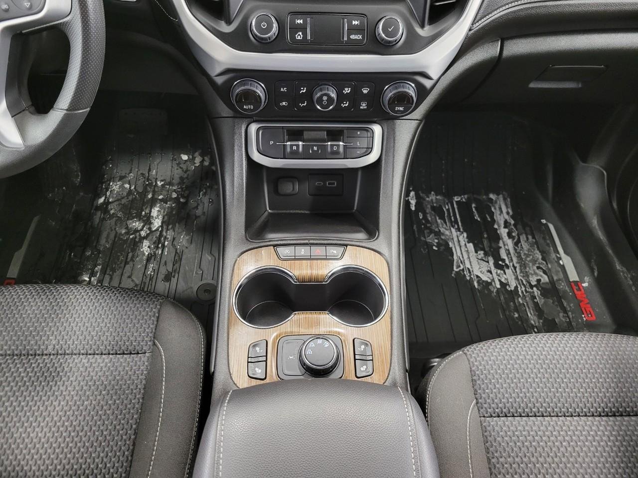 Used 2023 GMC Acadia SLE w/ Driver Convenience Package image 17