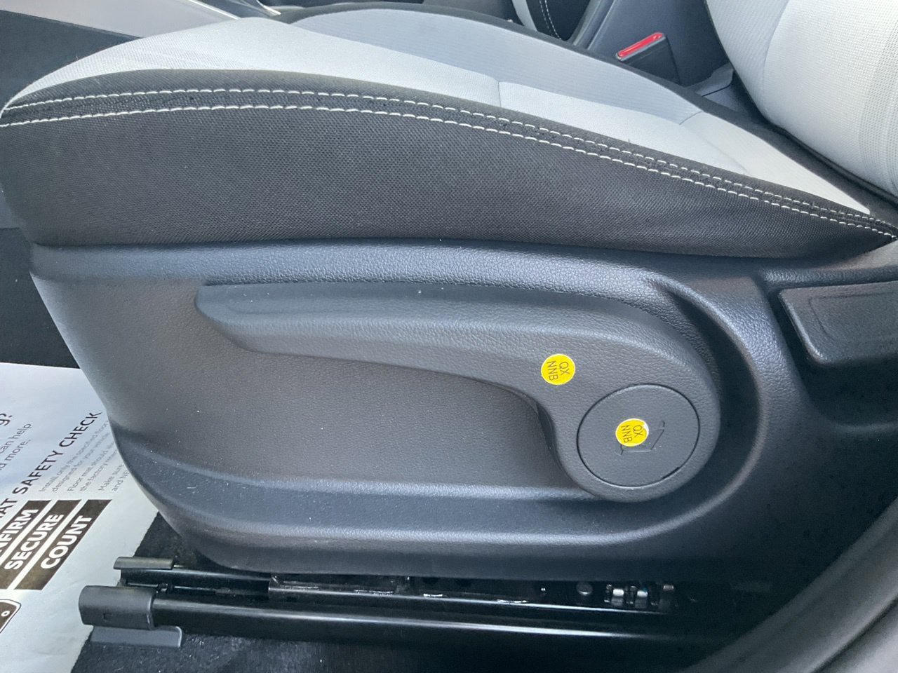 Used 2025 Hyundai Venue SEL FWD image 8