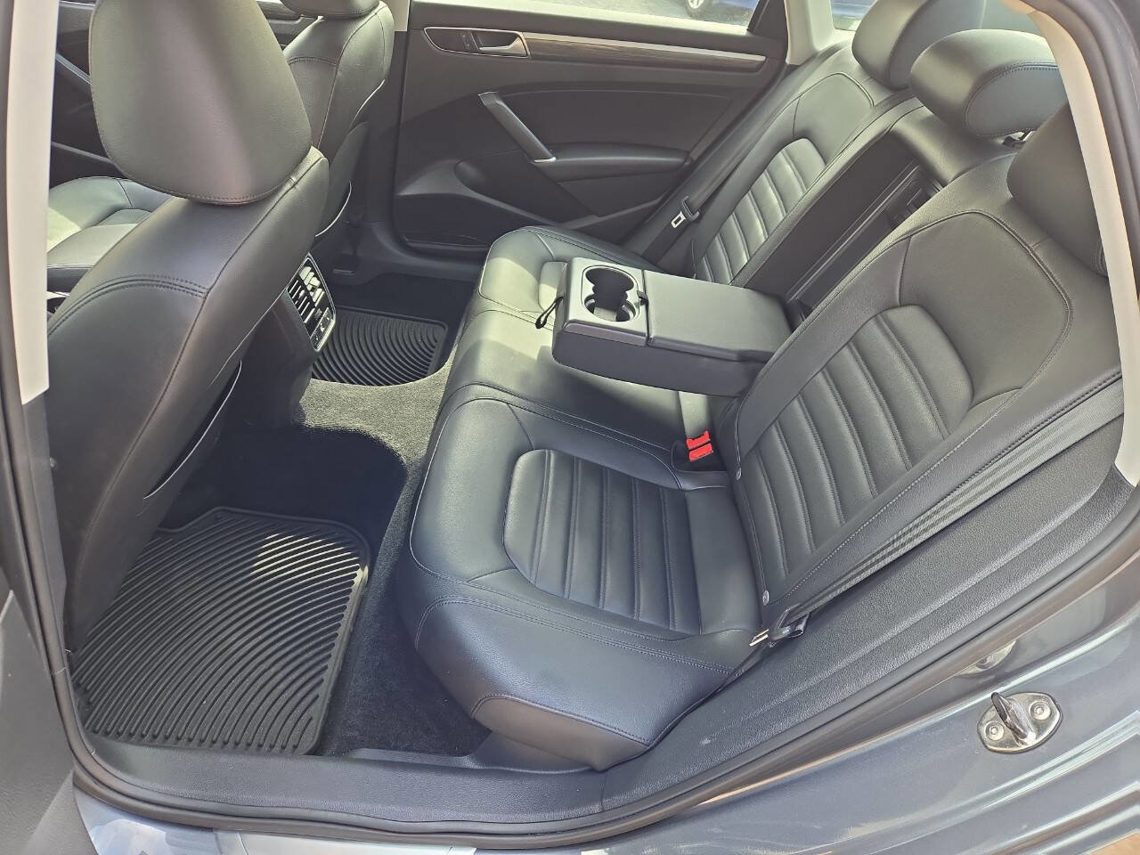 Used 2016 Volkswagen Passat 1.8T image 16