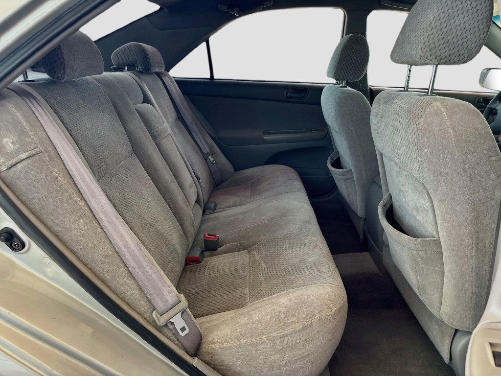 Used 2004 Toyota Camry LE FWD image 19