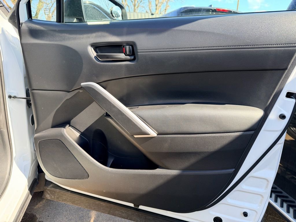 Used 2025 Toyota Corolla Cross AWD Hybrid w/ Moonroof Package image 13