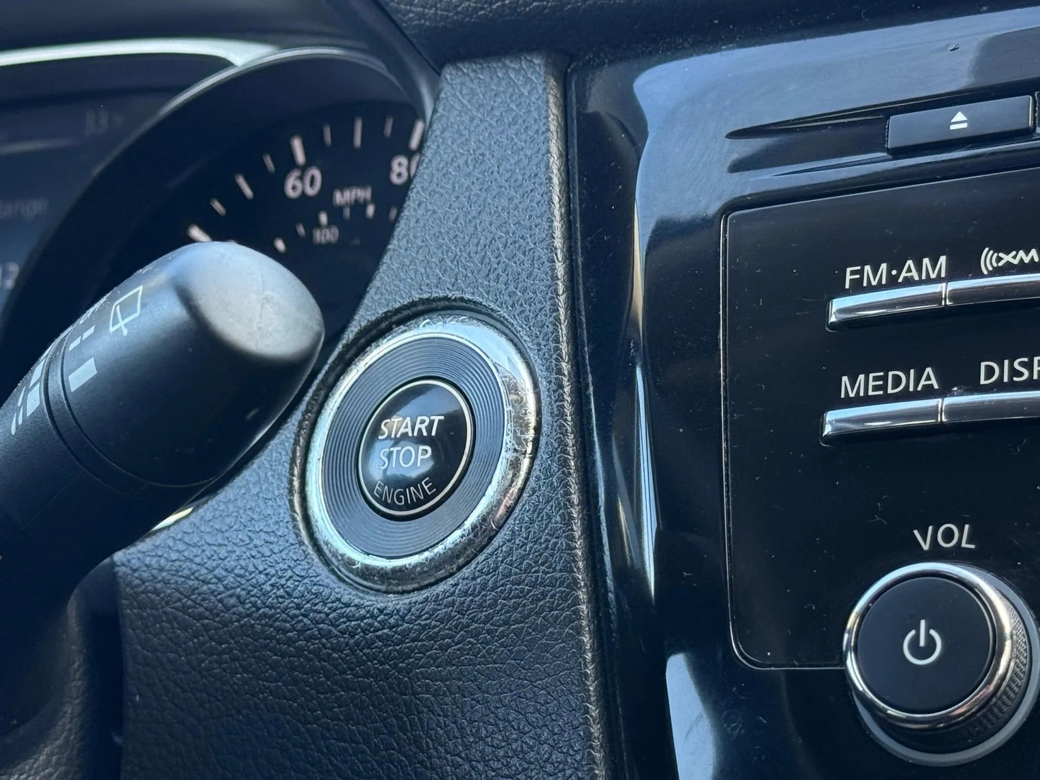 Used 2016 Nissan Rogue SV image 26