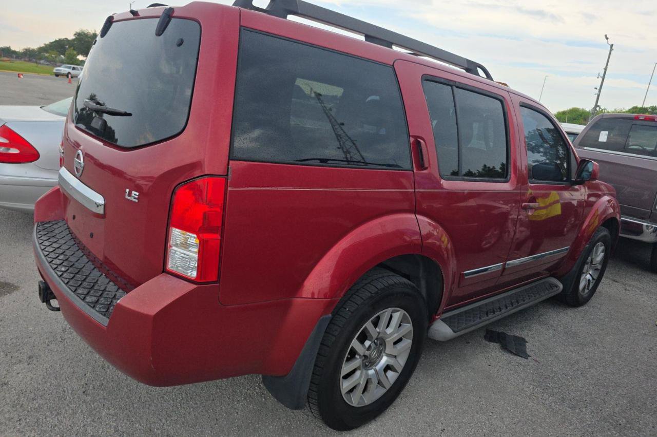 Used 2009 Nissan Pathfinder LE AWD/4WD image 4