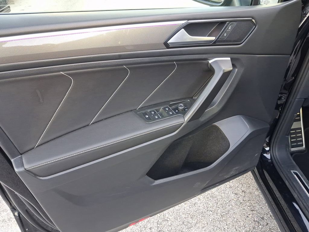 Used 2023 Volkswagen Tiguan SE R-Line image 16