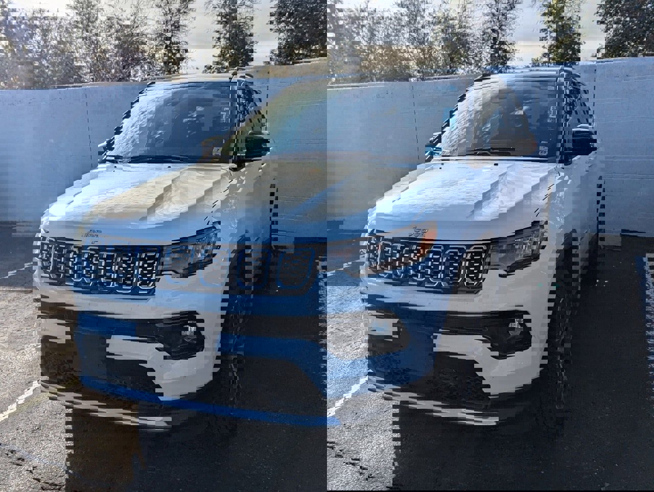 Used 2024 Jeep Compass Limited w/ Sun and Sound Group image 2