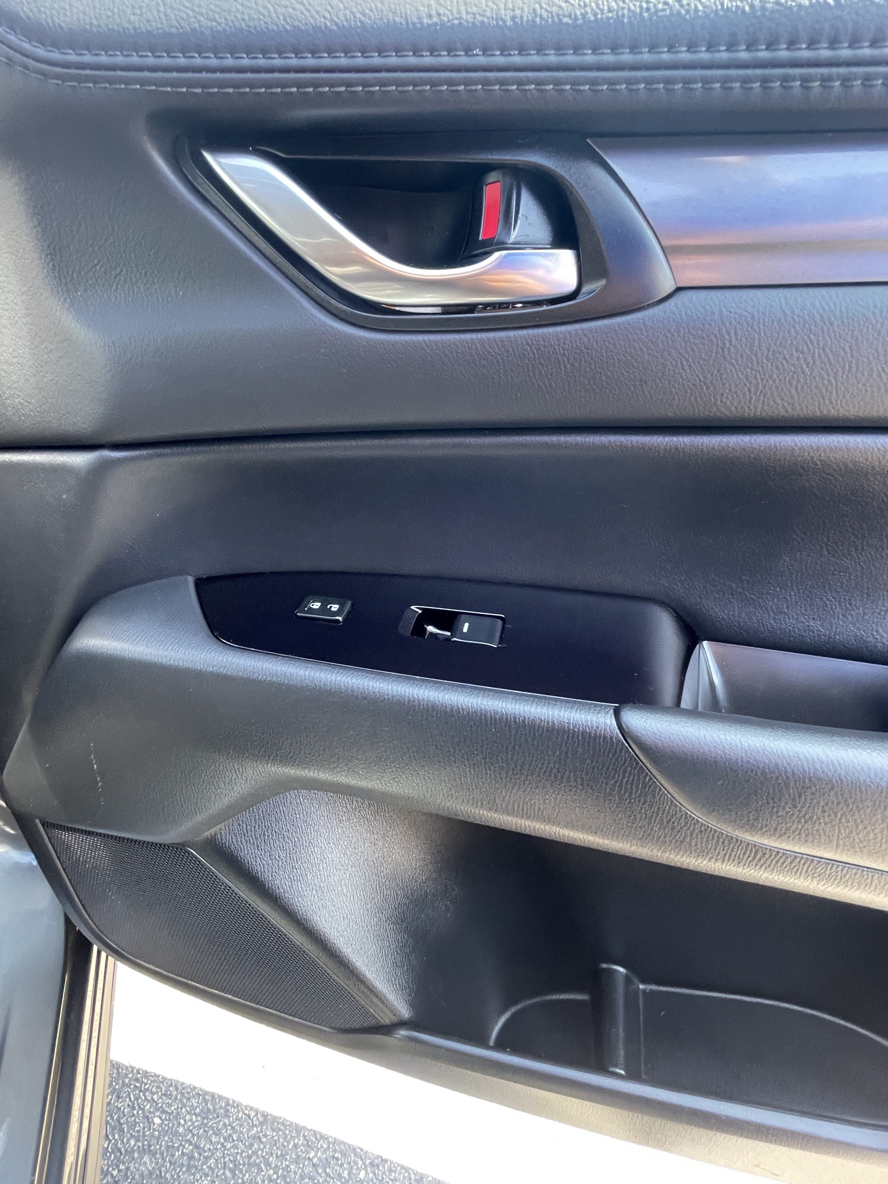 Used 2021 MAZDA CX-5 Touring FWD image 9