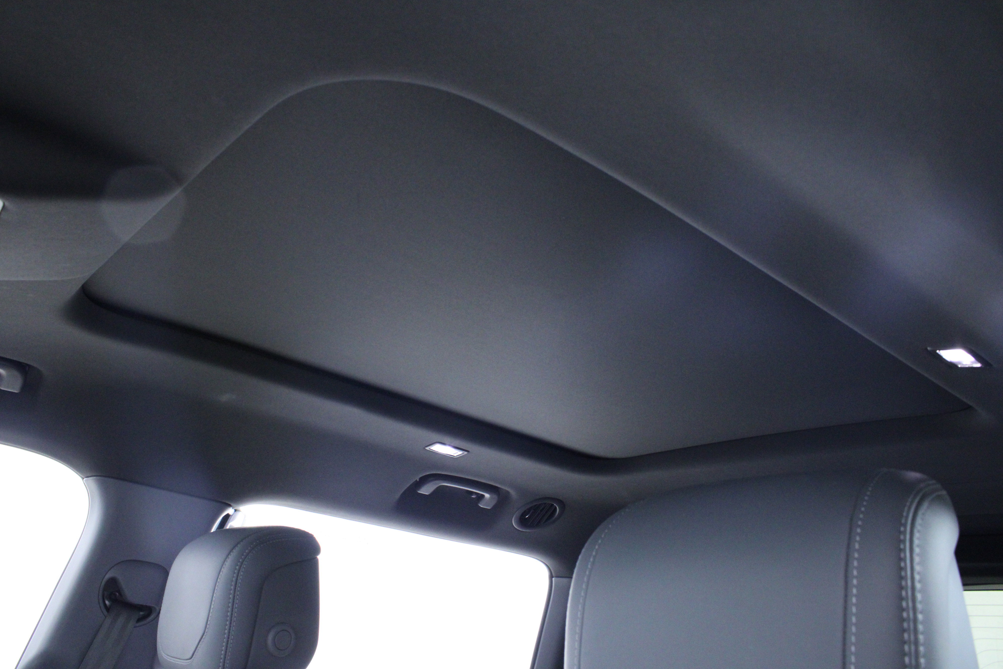 Used 2023 Land Rover Defender 130 X-Dynamic SE image 28