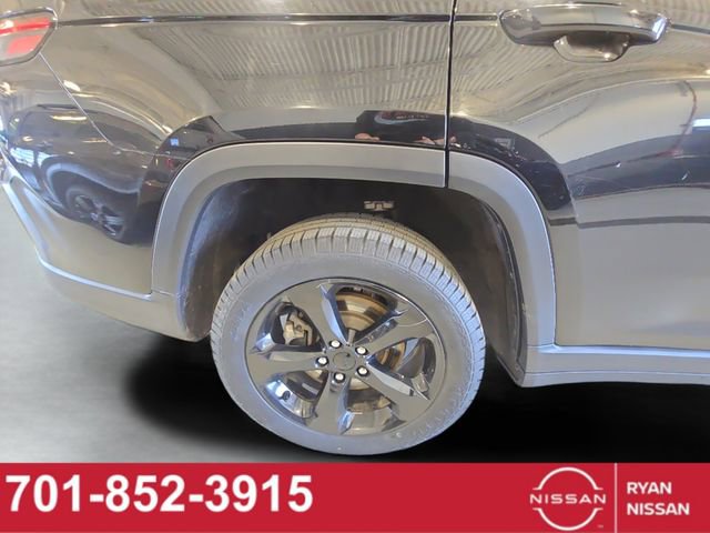 Used 2023 Jeep Grand Cherokee L Laredo image 21