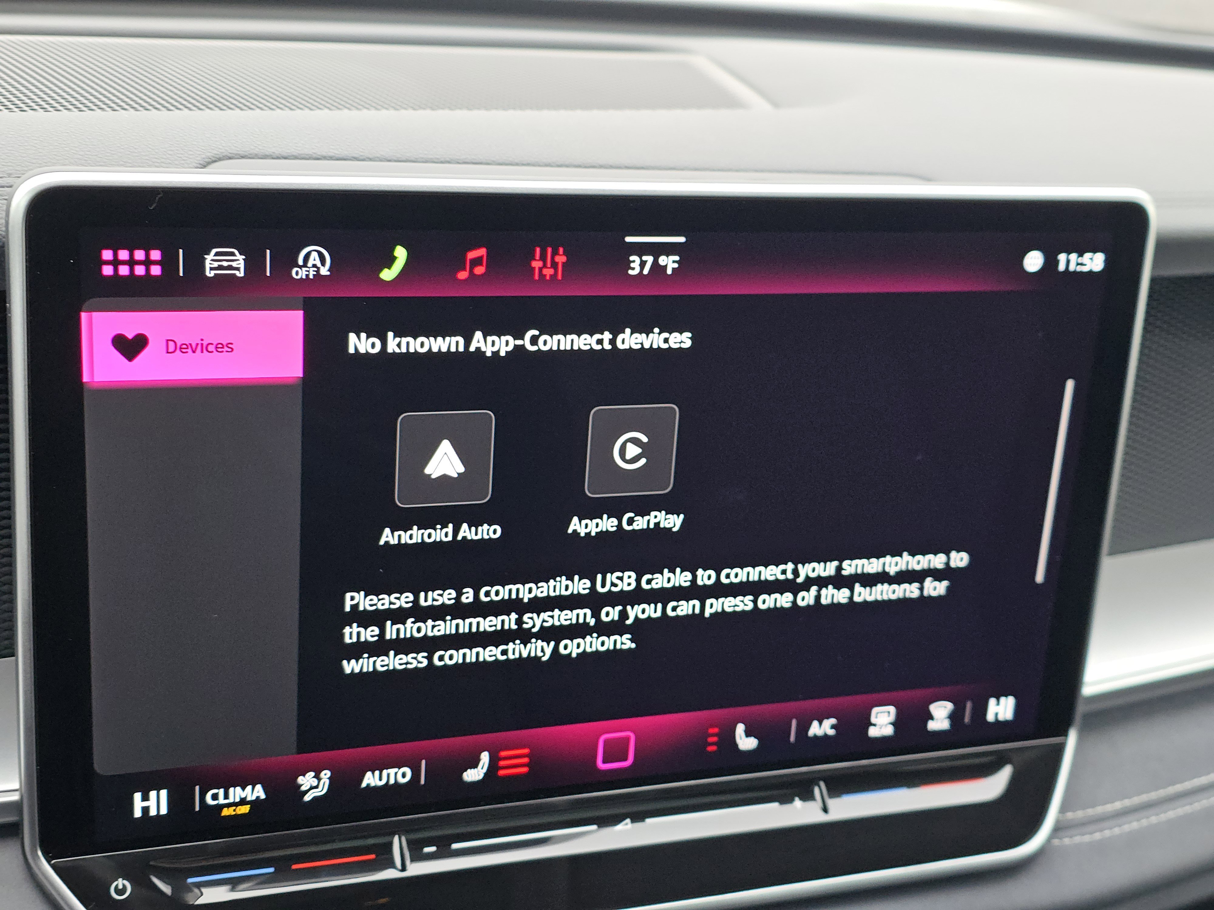 New 2026 Volkswagen Tiguan SE image 9