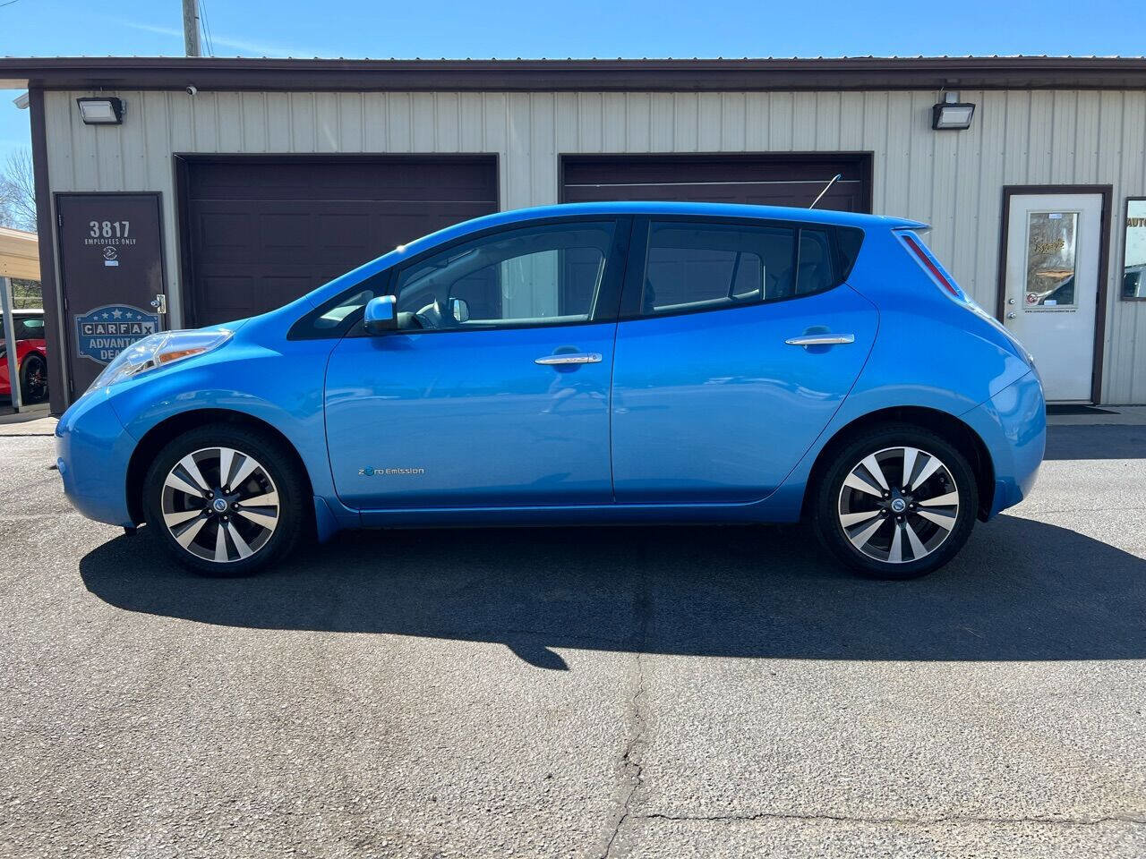 Used 2014 Nissan Leaf SL w/ Premium Package image 2