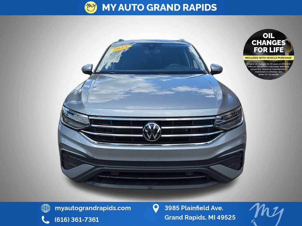 Used 2023 Volkswagen Tiguan SE AWD/4WD image 2