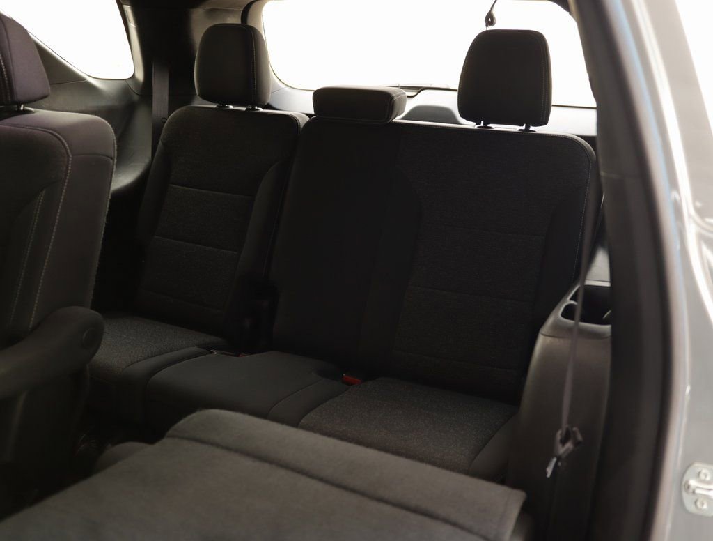 Used 2025 Chevrolet Traverse LT image 29