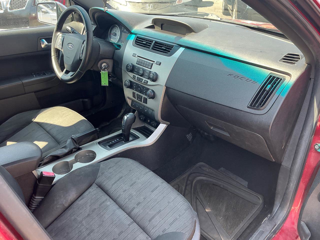 Used 2010 Ford Focus SE image 9