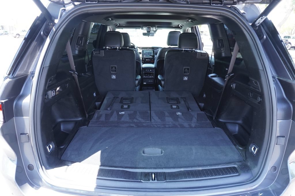 Used 2025 Jeep Grand Cherokee L Altitude RWD image 9